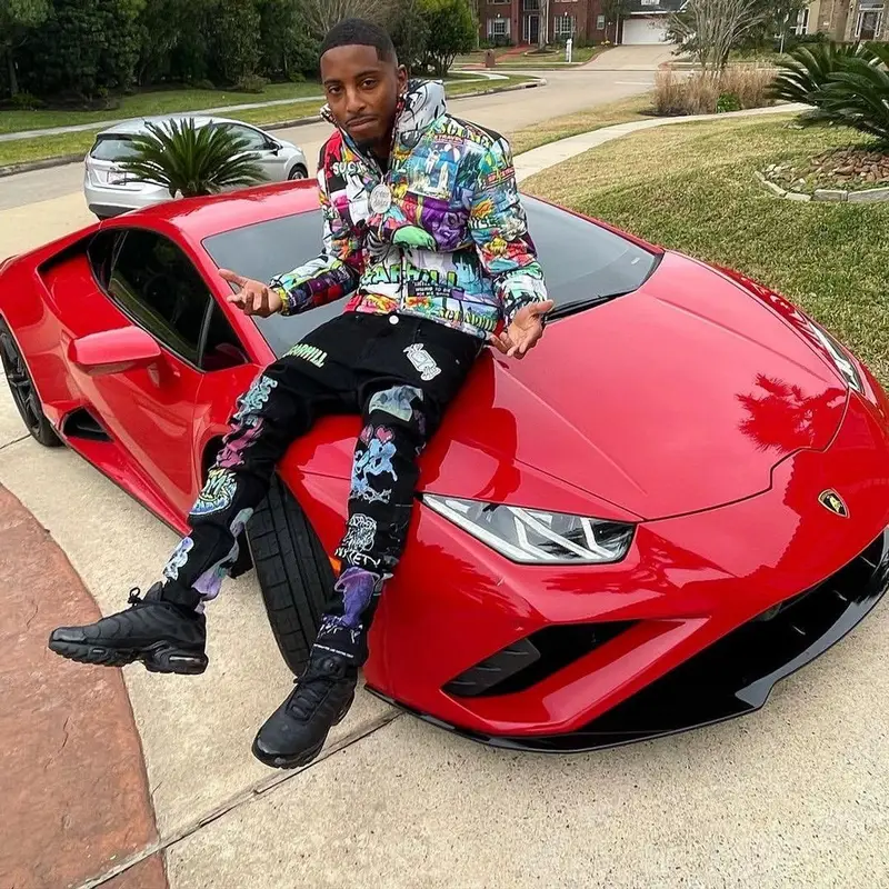 Funny Mike outfit in Sugarhill, 2021