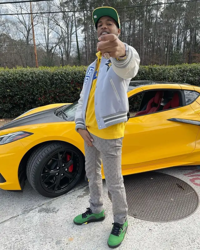 Key Glock outfit in Off-White, Louis Vuitton, and Mitchell & Ness, 2021