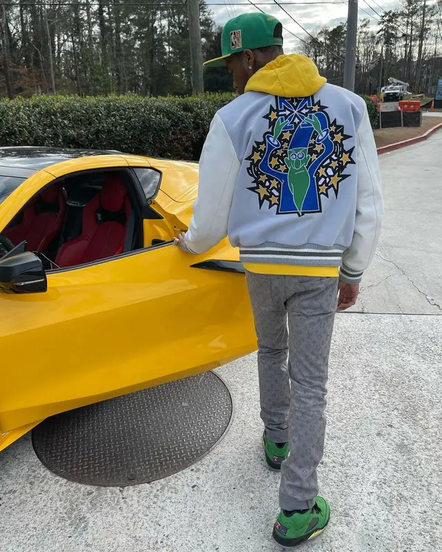 Key Glock outfit in Off-White, Louis Vuitton, and Mitchell & Ness, 2021
