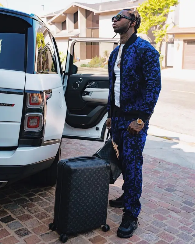 Pop Smoke outfit in Chanel and Louis Vuitton, 2020