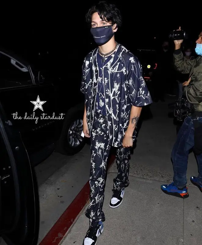 Lil Huddy outfit in Louis Vuitton, Nike, and Just Hype, 2020