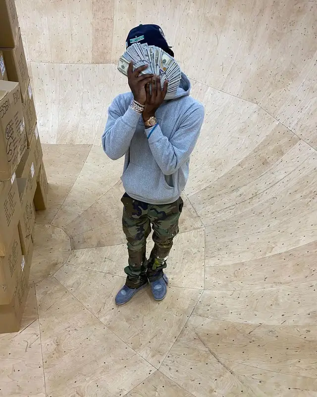 Offset outfit in Supreme, New Era, and Offset Merch, 2021