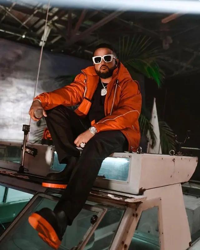 Nav outfit in Bottega Veneta, 2021