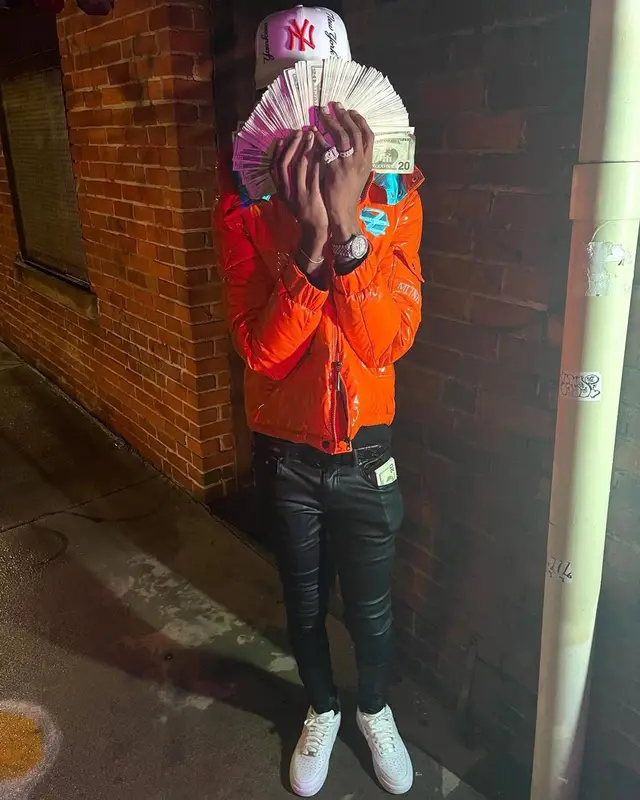 Yung Mal outfit in Filthy Wealth, Gucci, and New Era, 2021