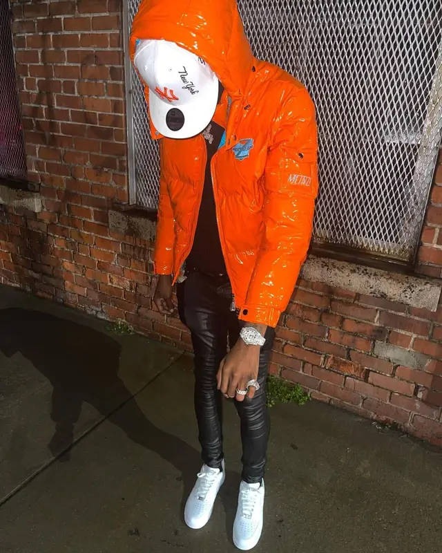 Yung Mal outfit in Filthy Wealth, Gucci, and New Era, 2021