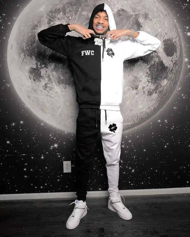 Stunna 4 Vegas outfit in Filthy Wealth and Nike, 2021