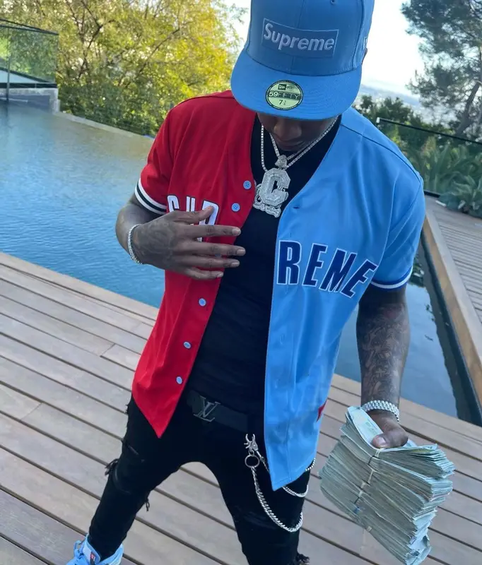 Moneybagg Yo outfit in Louis Vuitton, Supreme, and New Era, 2021