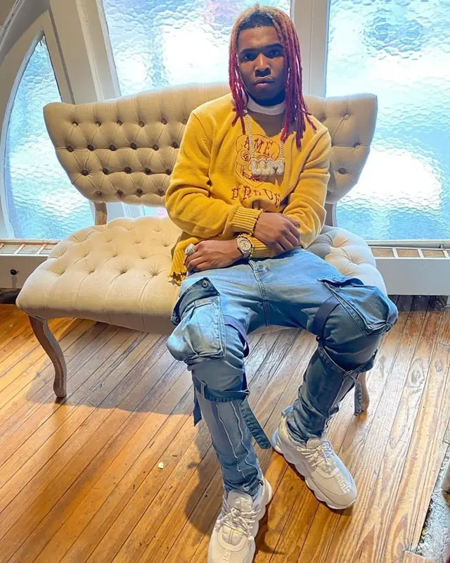 Lil Keed outfit in Lover Boy New York, Valabasas, and Versace, 2021