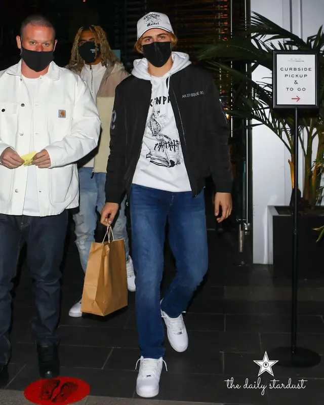 The Kid Laroi outfit in Broken Promises, Levi’s, and Market, 2021