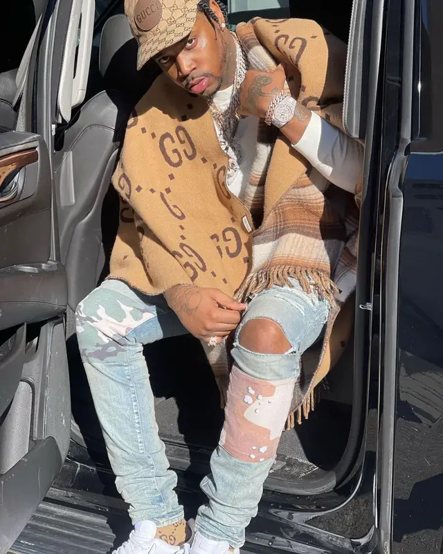 Fivio Foreign outfit in Nike and Gucci, 2021