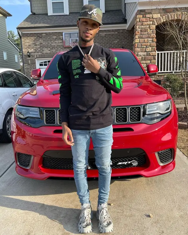Toosii outfit in Off-White, Amiri, and New Era, 2021