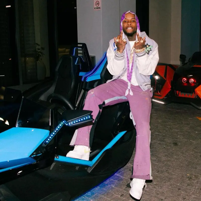 Tory Lanez outfit in Off-White, Gallery Dept., and Nike, 2021