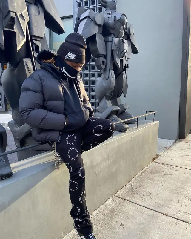 Offset outfit in Vlone, Supreme, and Nike, 2021