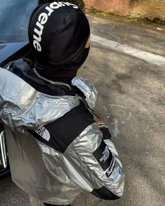 Moneybagg Yo outfit in Louis Vuitton, Supreme, and The North Face, 2021