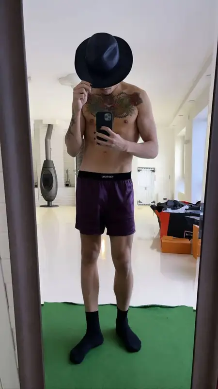 Morgenshtern outfit in Tom Ford, Apple, and Zegna, 2021