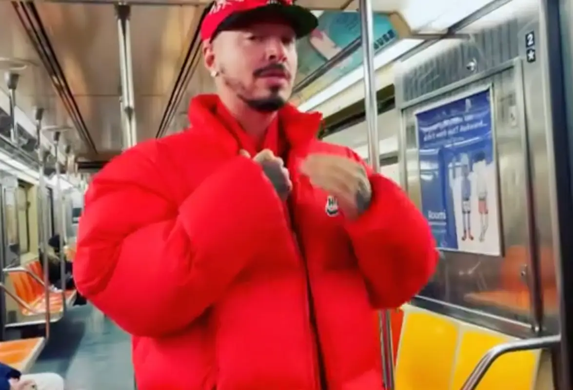 J Balvin outfit in Supreme, Off-White, and Nike, 2021