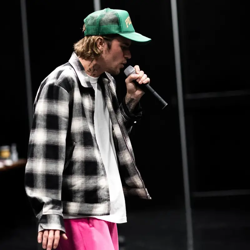 Justin Bieber outfit in Cherry, Adidas, and Urban Outfitters, 2021