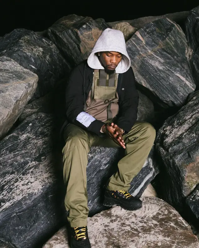 Offset outfit in MCQ, 2021