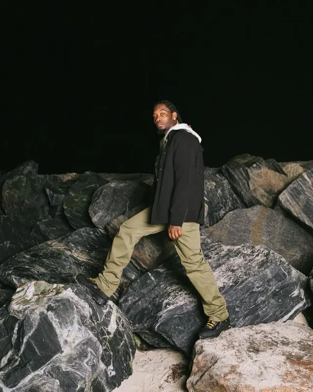 Offset outfit in MCQ, 2021