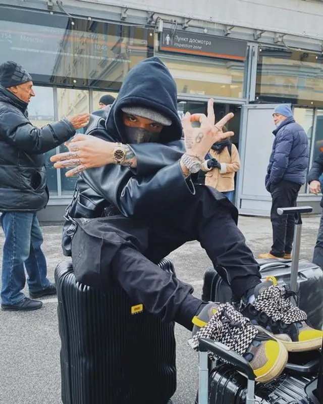 Элджей outfit in KRUZHOK, Sayonara Boy, and Louis Vuitton, 2021