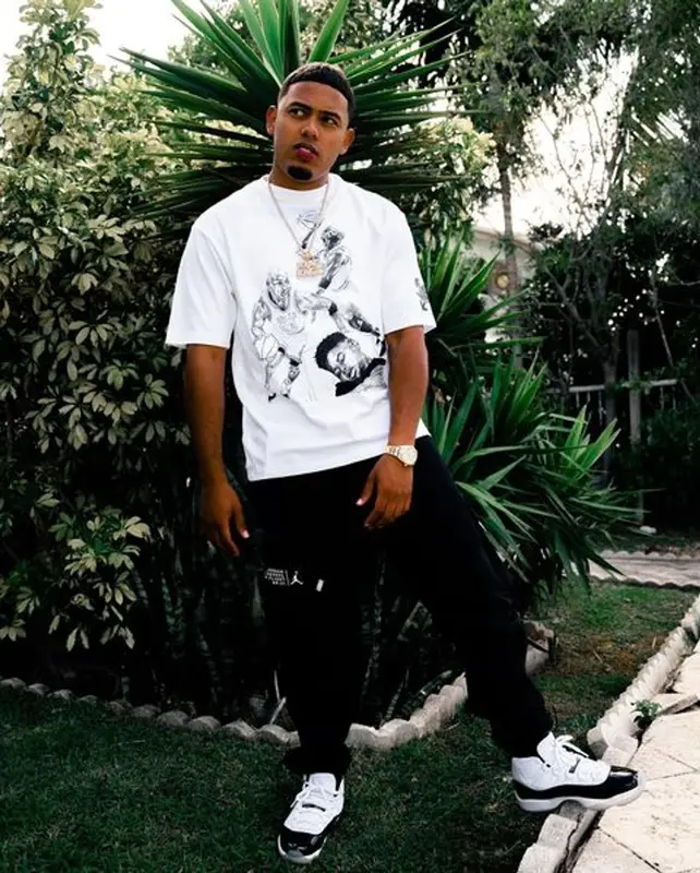 Myke Towers outfit in Jordan and Off-White, 2021