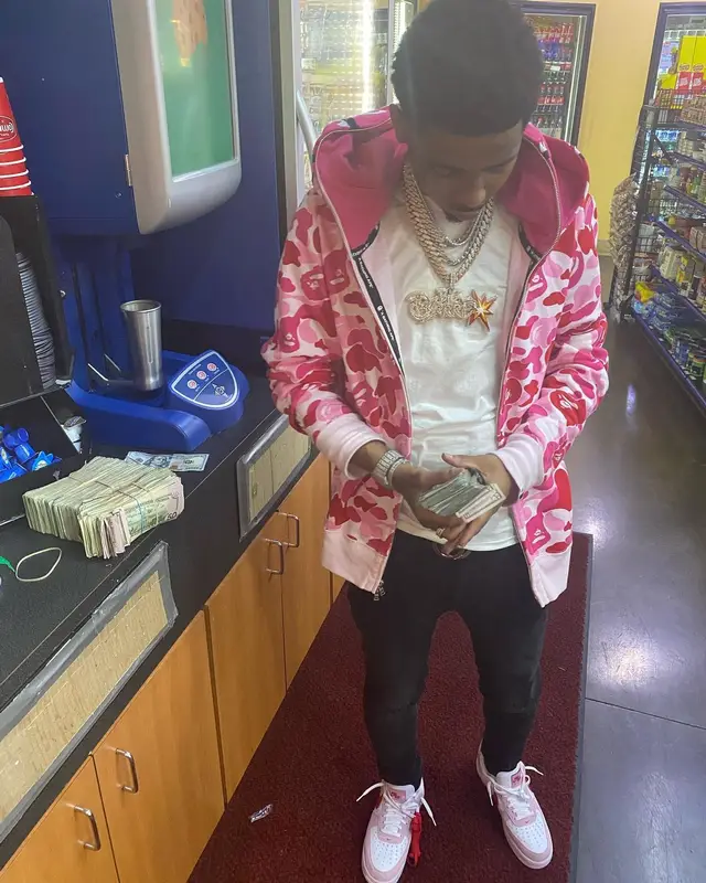 Pooh Shiesty outfit in Bape, Nike, and Gucci, 2021
