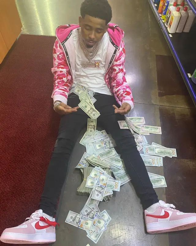 Pooh Shiesty outfit in Bape, Nike, and Gucci, 2021