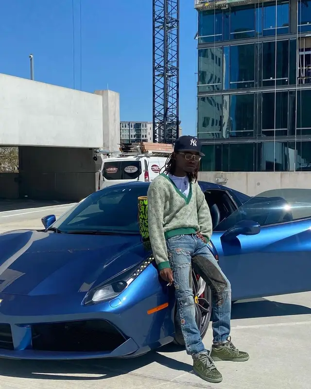 Ian Connor outfit in Louis Vuitton, Gucci, and New Era, 2021