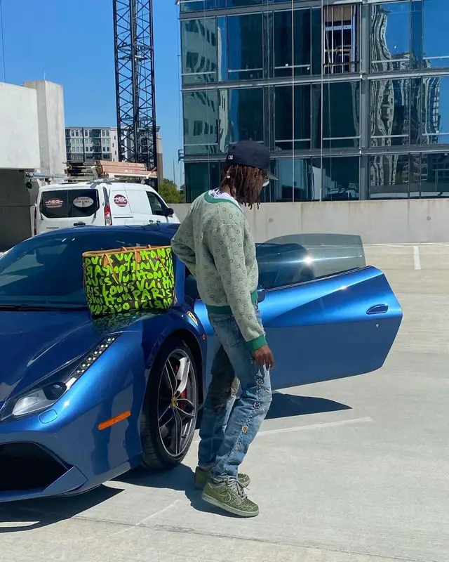 Ian Connor outfit in Louis Vuitton, Gucci, and New Era, 2021