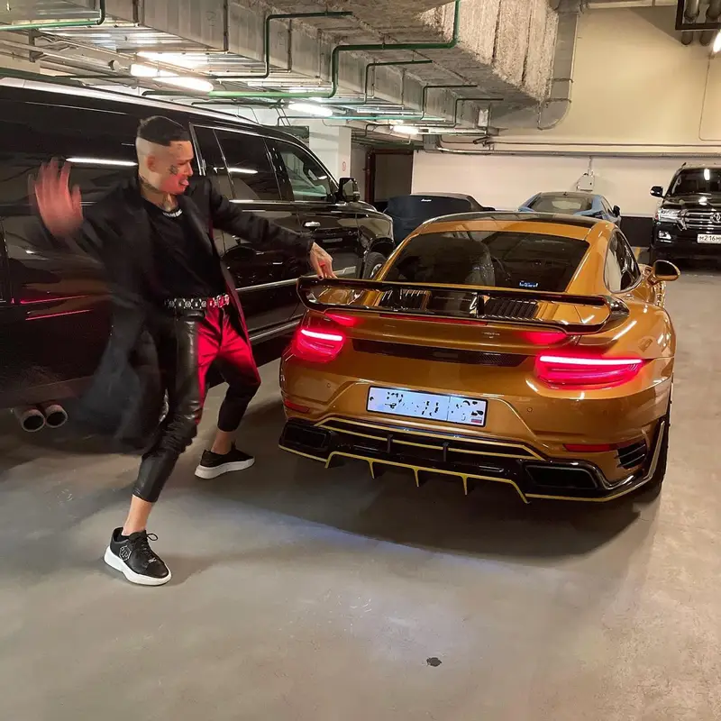 Morgenshtern outfit in Pirosmani Studio, Saint Laurent, and Philipp Plein, 2021