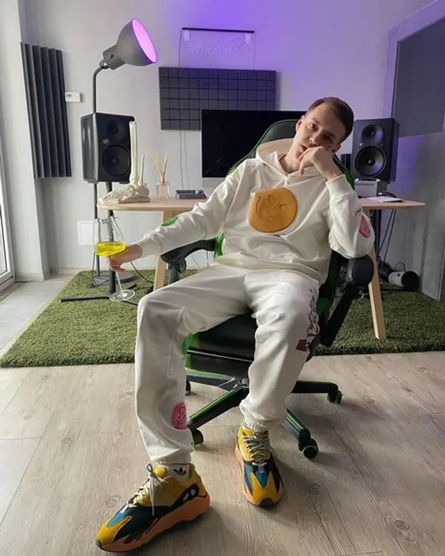 Markul outfit in Apteka and Adidas, 2021