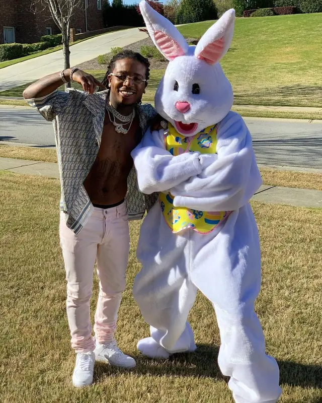 Jacquees outfit in Dior, Armani Exchange, and Cartier, 2021