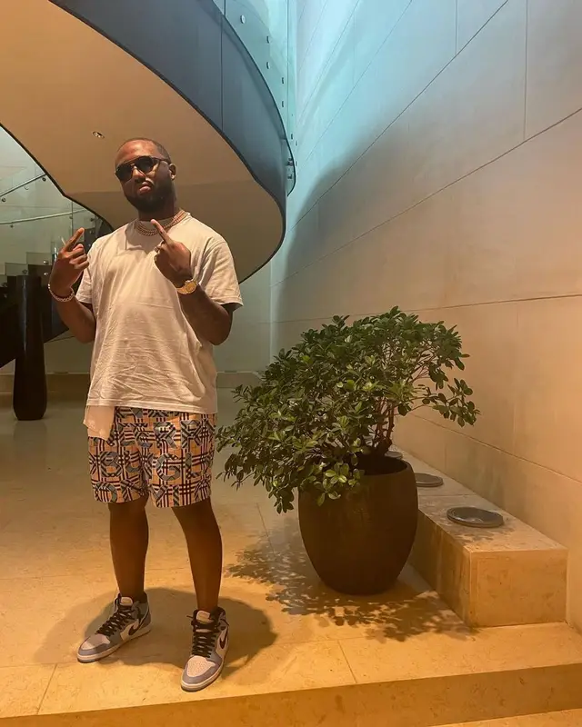 Headie One outfit in Nike and Burberry, 2021