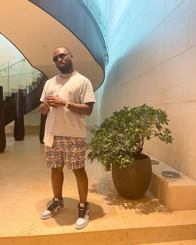 Headie One outfit in Nike and Burberry, 2021