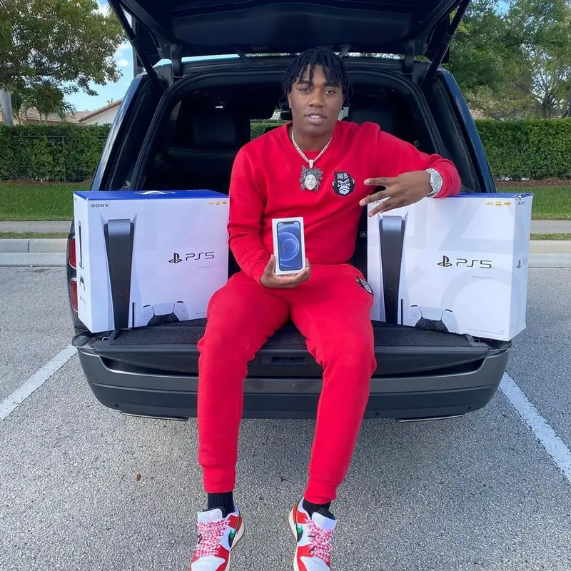 Fredo Bang outfit in Bang Biz Clothing, Nike, and PlayStation, 2021