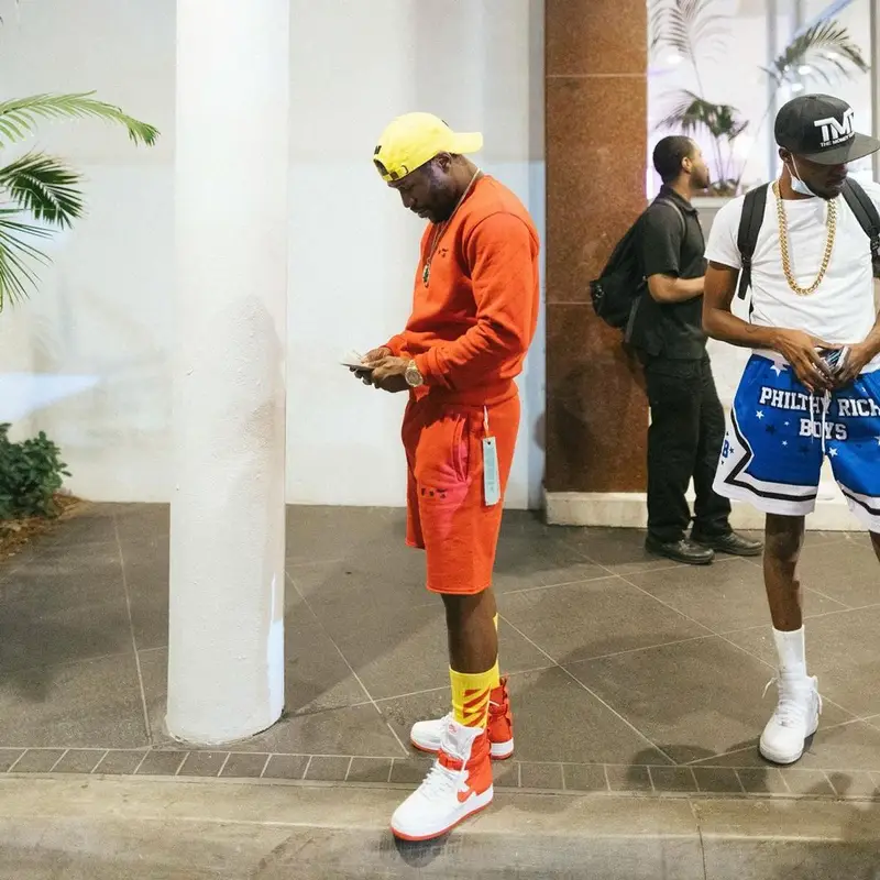 Floyd Mayweather outfit in Off-White and Nike, 2021