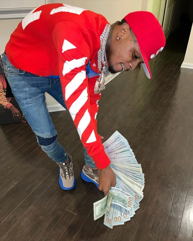 Toosii outfit in Off-White, Supreme, and New Era, 2021
