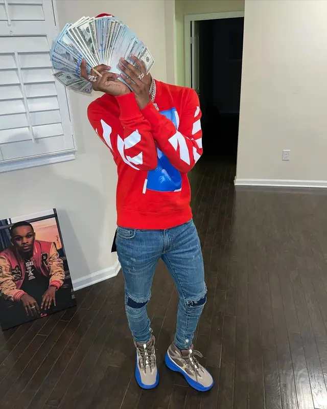 Toosii outfit in Off-White, Supreme, and New Era, 2021