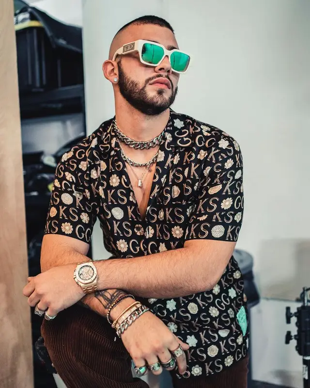 Manuel Turizo outfit in Gucci, Dior, and Ken Scott, 2021