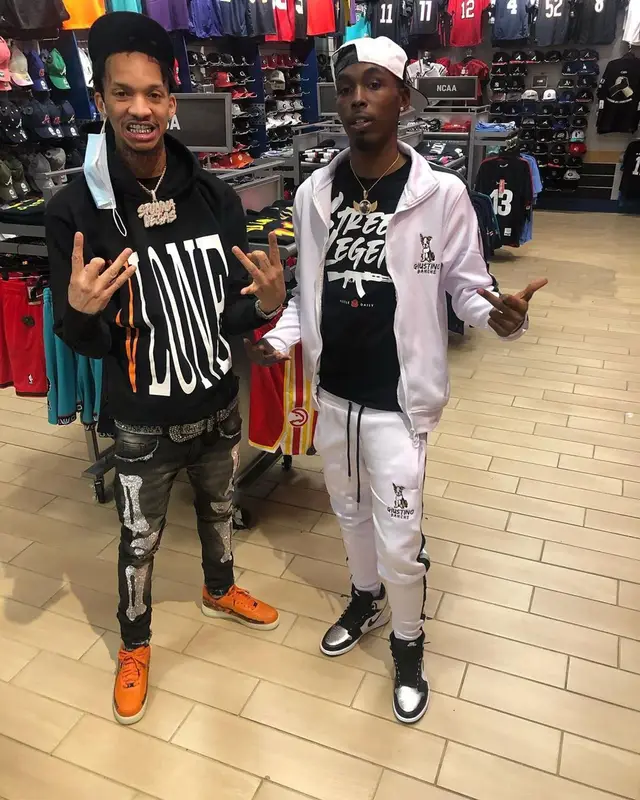 Stunna 4 Vegas outfit in Vlone, Nike, and B.B. Simon, 2021