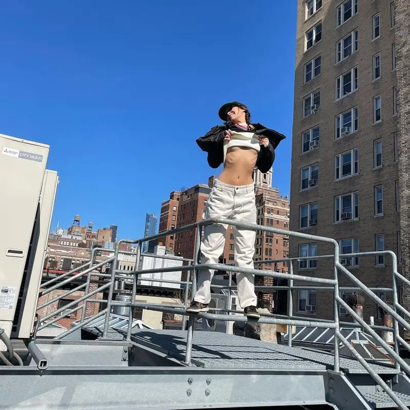 Bella Hadid outfit in Shay Jewelry, New Era, and La Manso, 2021