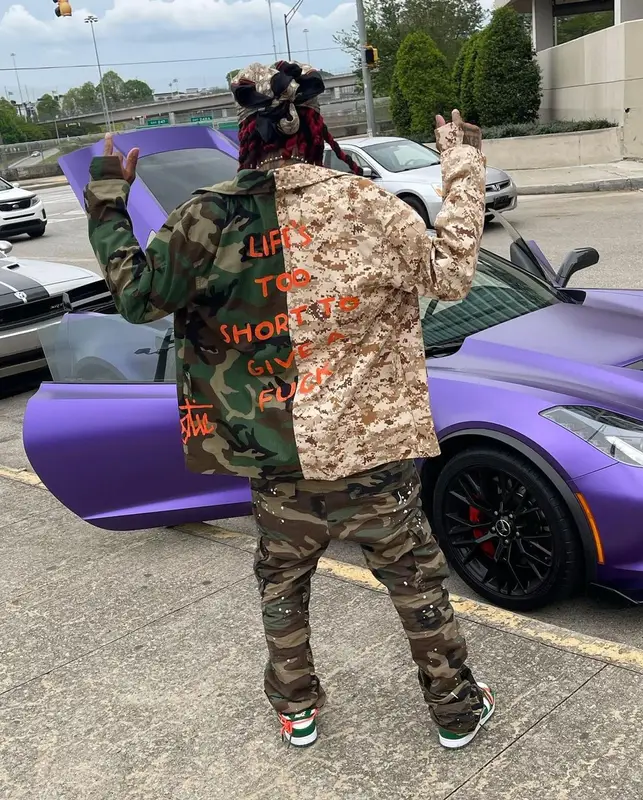 Lil Gnar outfit in Gallery Dept., Nike, and Off-White, 2021