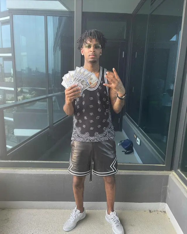 21 Savage outfit in Amiri, Nike, and Chrome Hearts, 2021