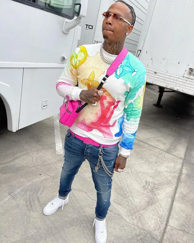 Moneybagg Yo outfit in Louis Vuitton, Amiri, and Cartier, 2021