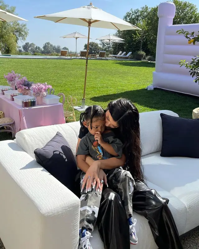 Kylie Jenner outfit in Jacquemus, Bottega Veneta, and Nike, 2021