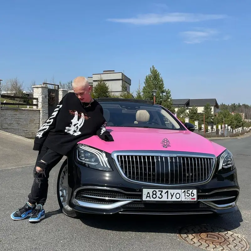 Даня Милохин outfit in Off-White, Bershka, and Alyx, 2021