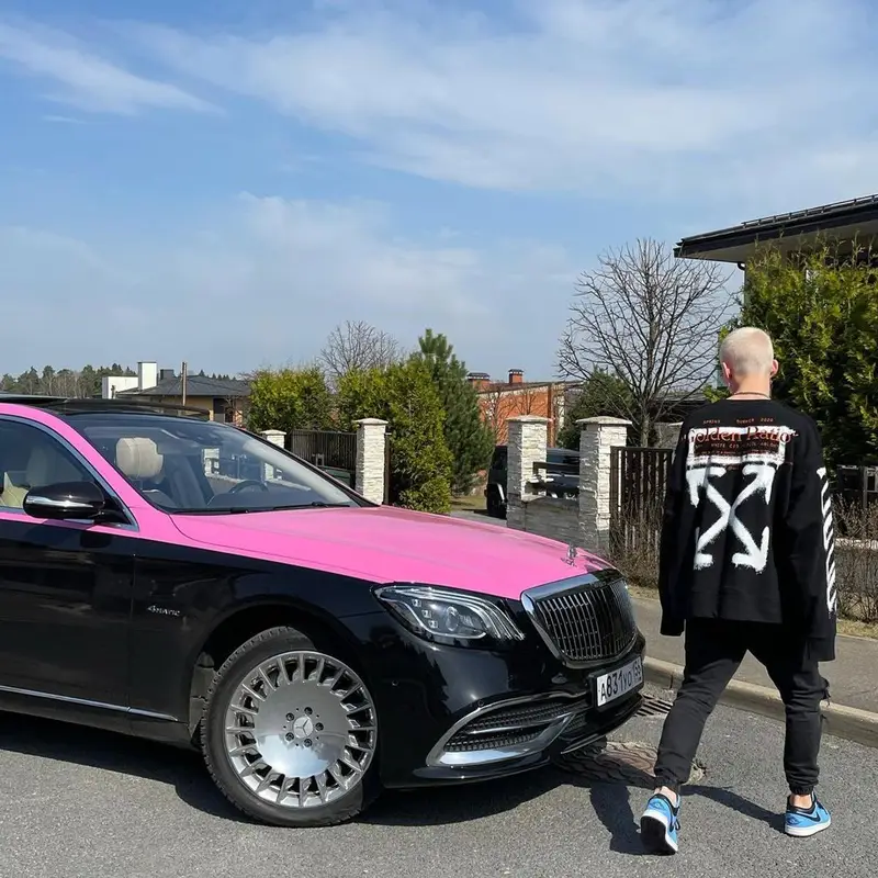 Даня Милохин outfit in Off-White, Bershka, and Alyx, 2021