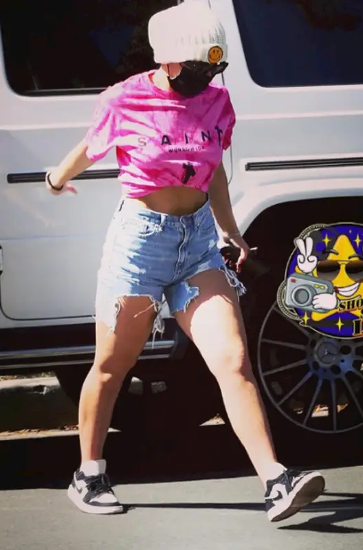 Addison Rae outfit in Nike, Dmy By Dmy, and Drew House, 2021