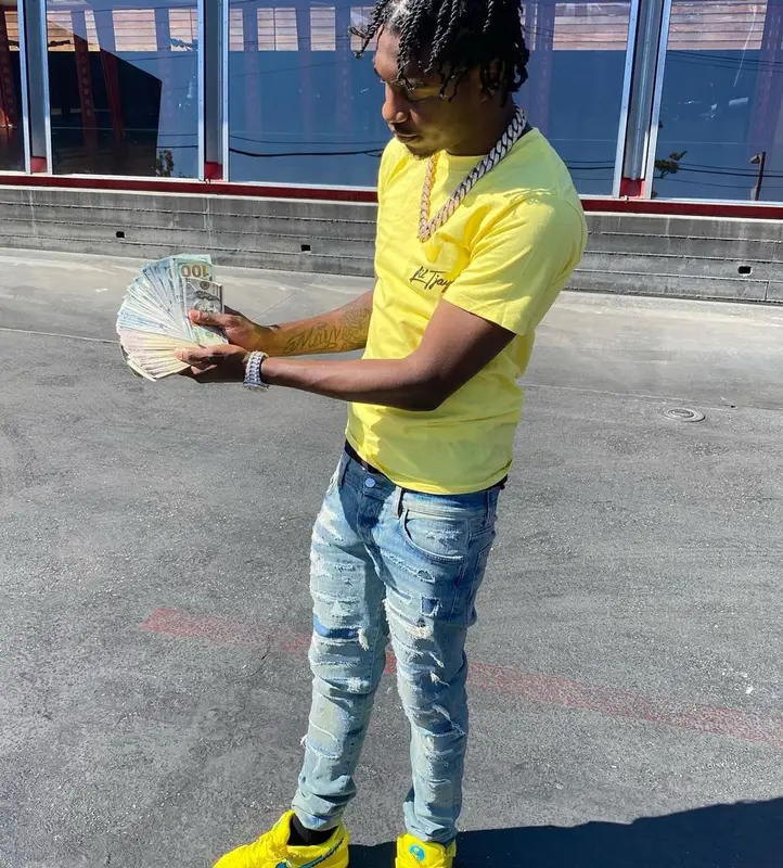 Lil Tjay outfit in Amiri, Nike, and Sprayground, 2021