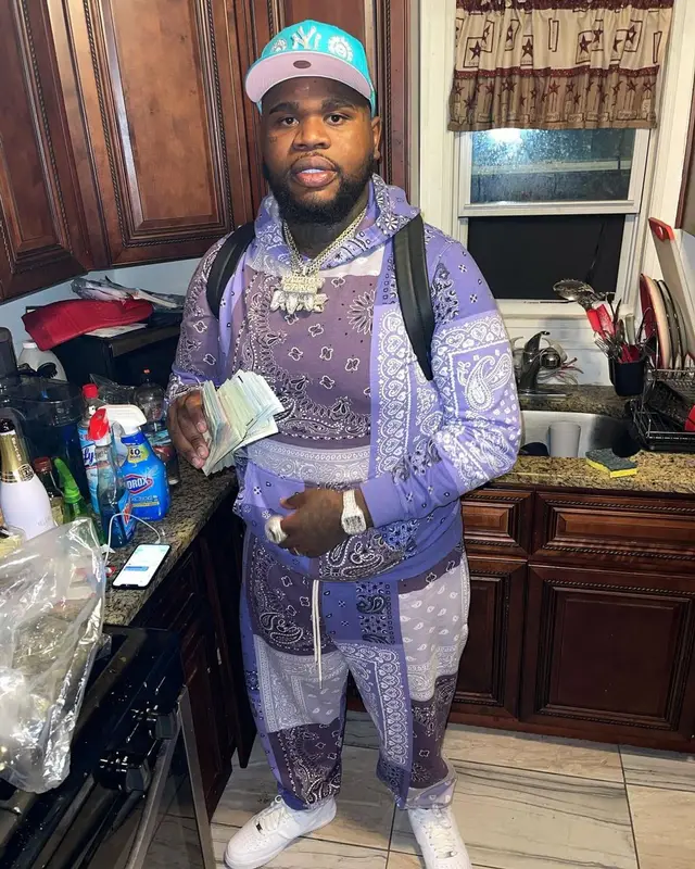 Fat Boy outfit in BDG and Nike, 2021